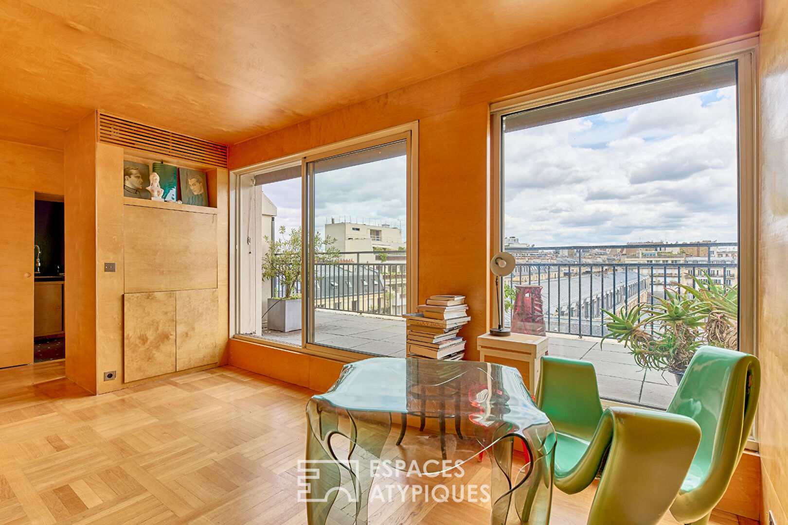 Photo Dernier étage avec terrasse plein ciel et vue Tour Eiffel - image 6/6