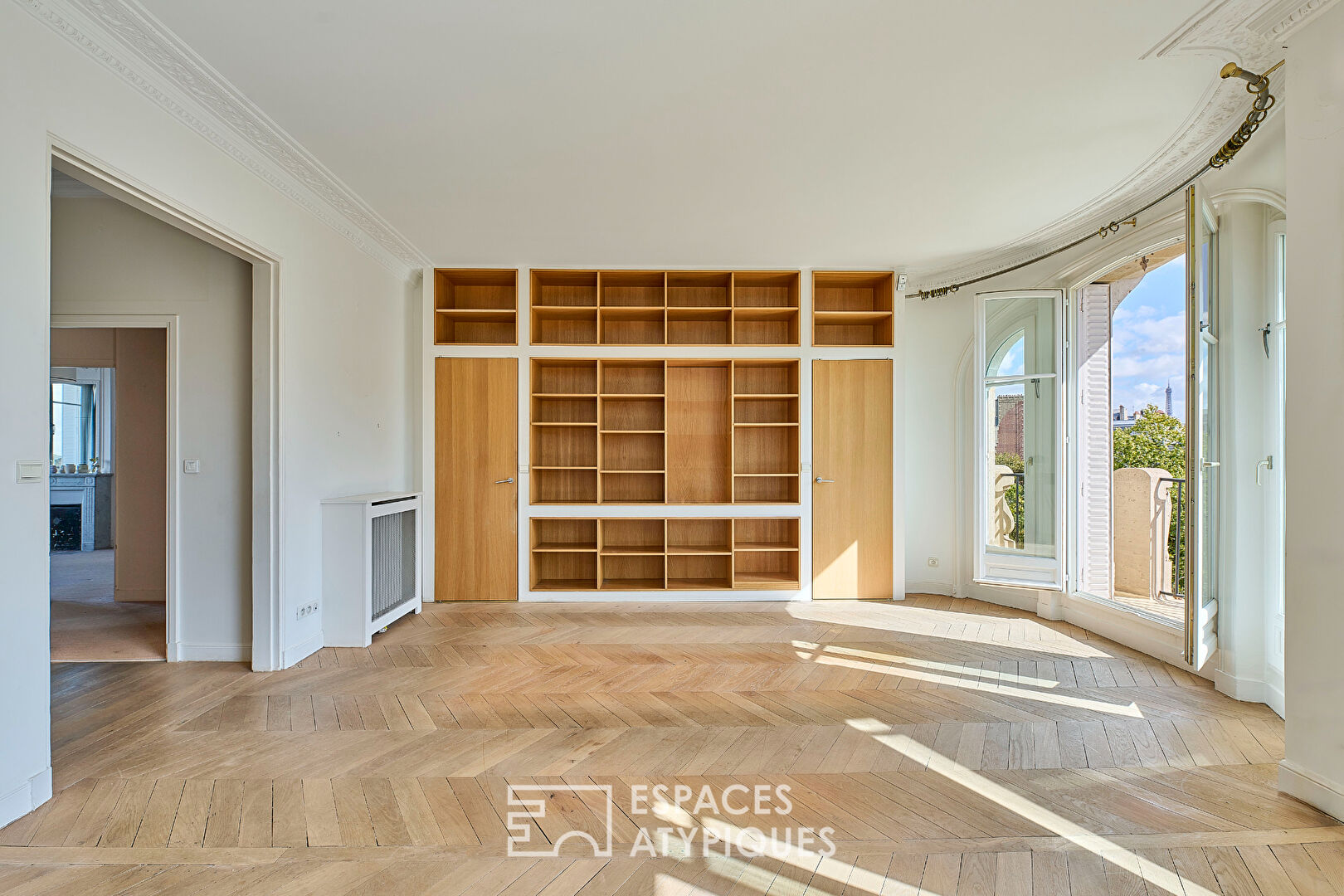 Photo Haussmannien traversant en étage élevé avec balcons et vue proche Village d'Auteuil image 4/6