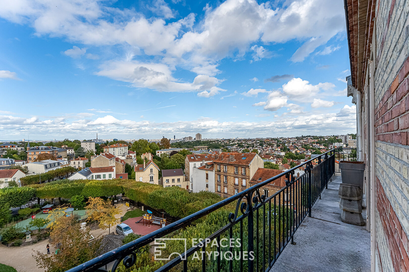 Photo Duplex familial avec balcon filant et vue imprenable au coeur de Meudon image 3/6