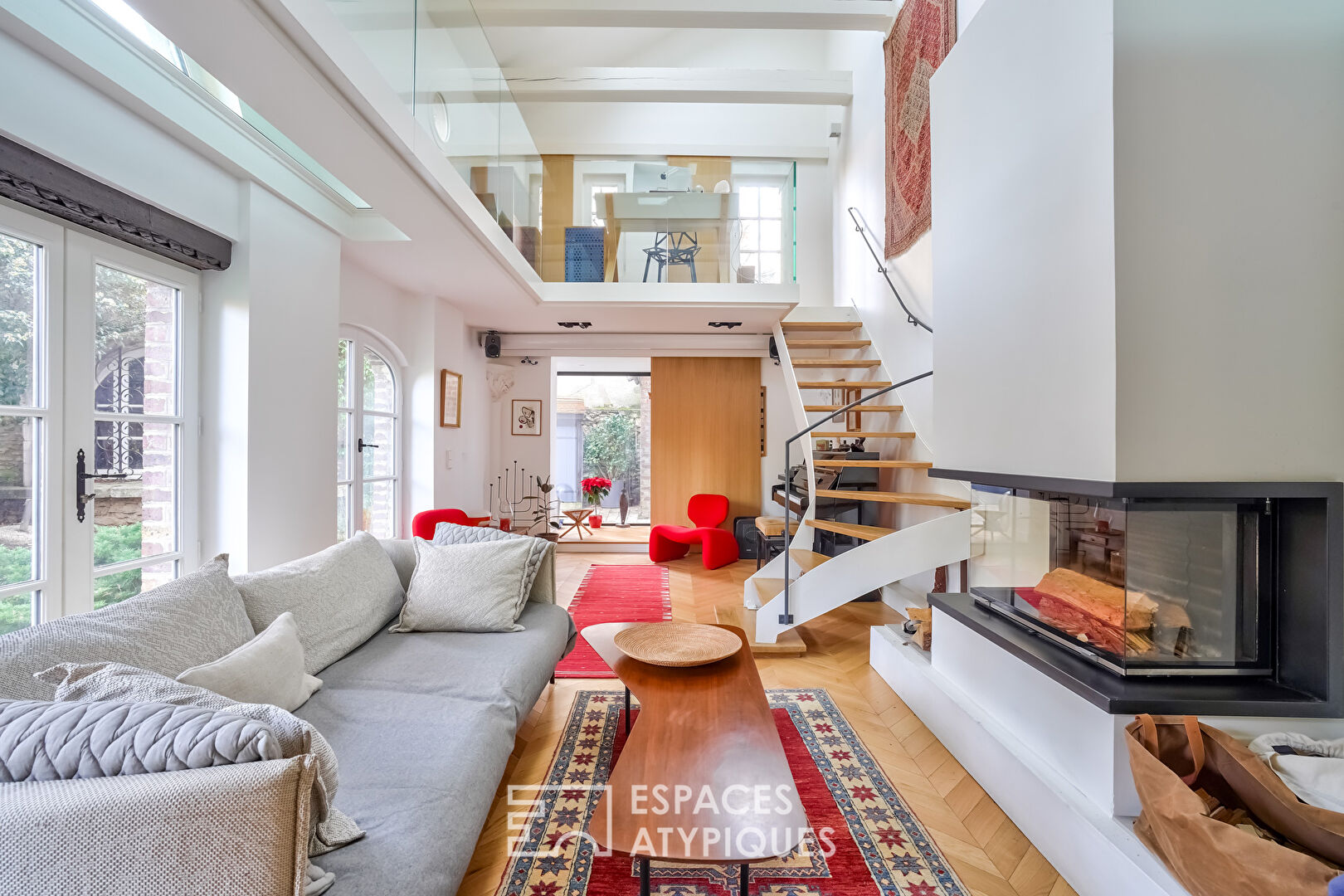 Photo Bâtisse du XIXème style longère entièrement rénovée et sa tourelle image 3/6