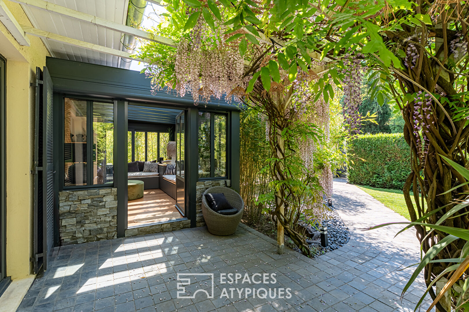 Photo Élégante maison avec piscine et vue panoramique à Dampierre-en-Yvelines image 4/6