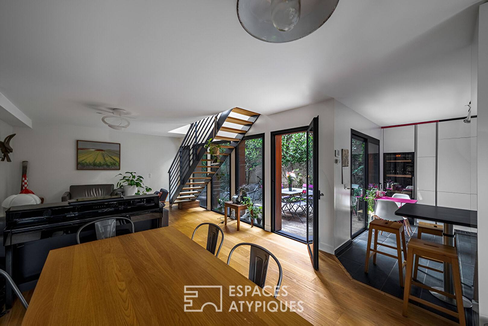 Photo Maison contemporaine avec terrasse arborée image 3/6