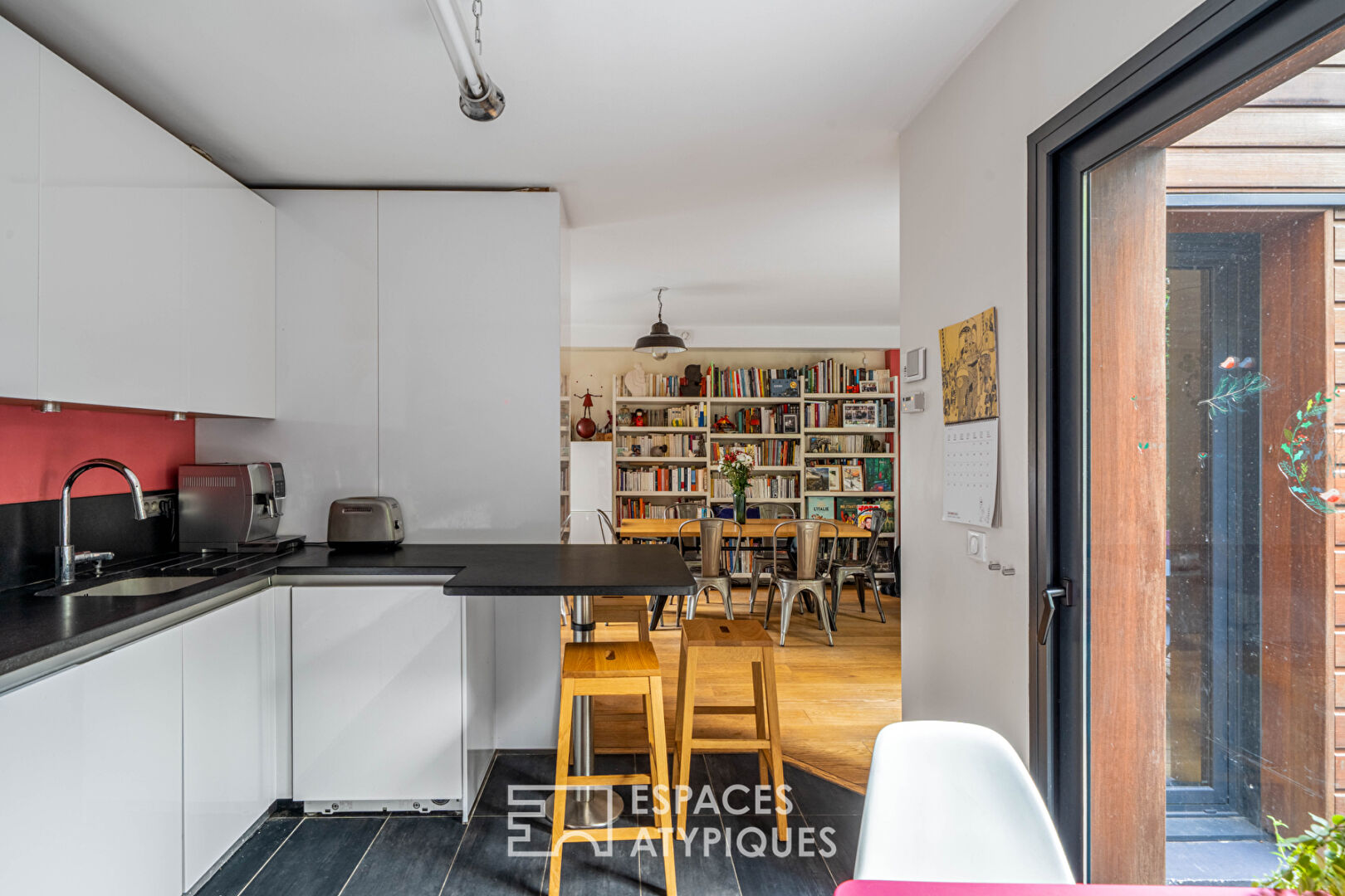 Photo Maison contemporaine avec terrasse arborée image 5/6