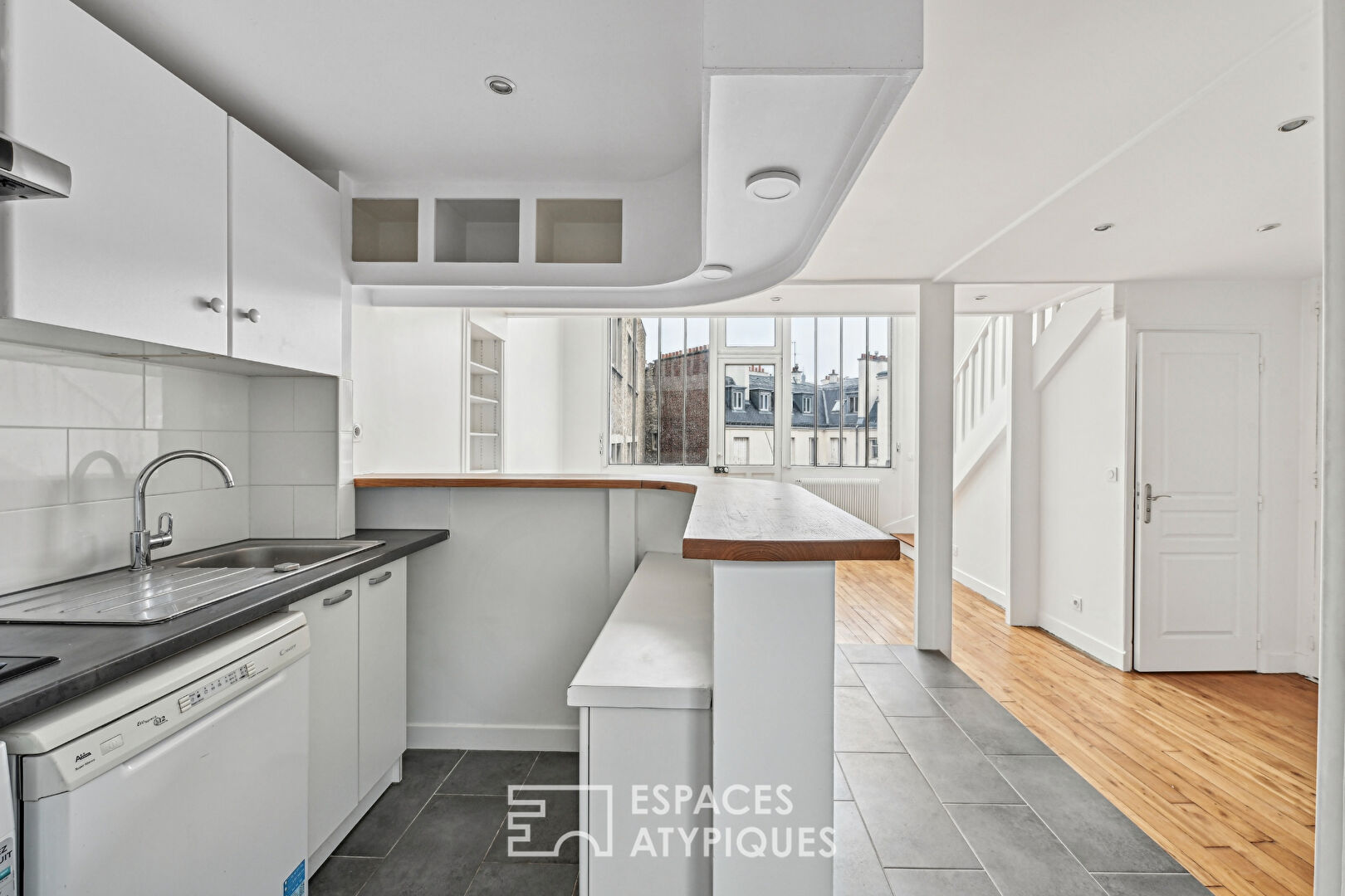 Photo Atelier d'artiste traversant en dernier étage avec balcon - Jasmin Auteuil image 5/6