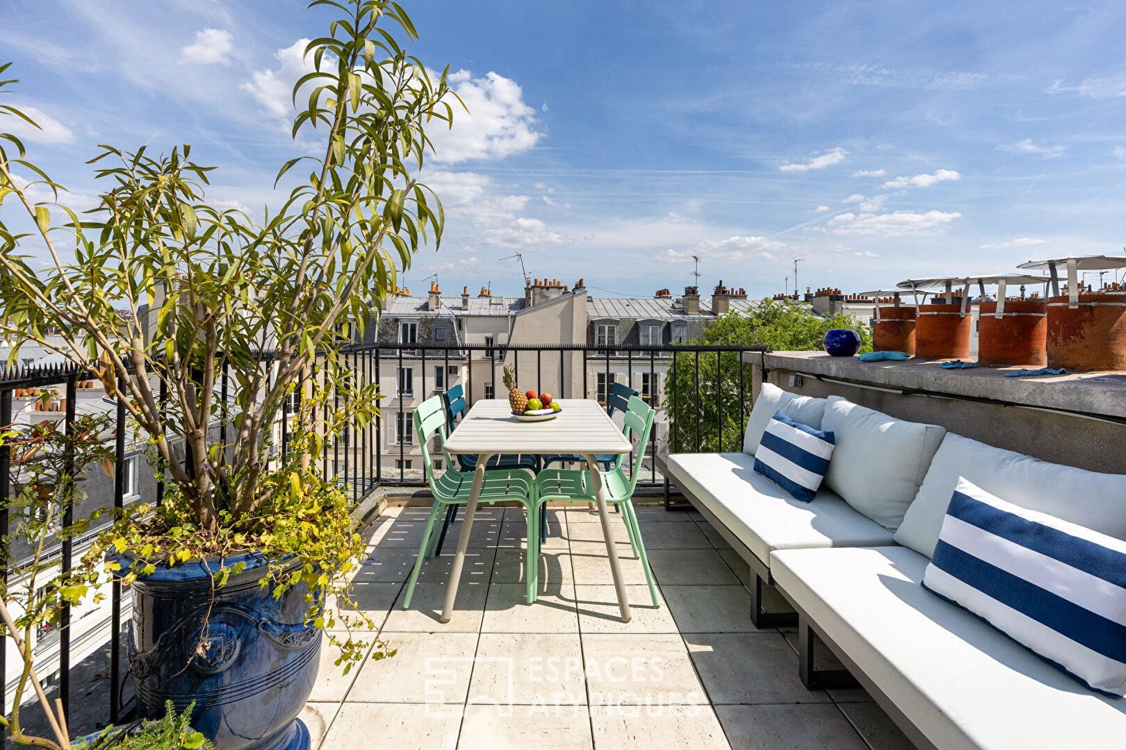 Dernier étage rénové avec terrasse