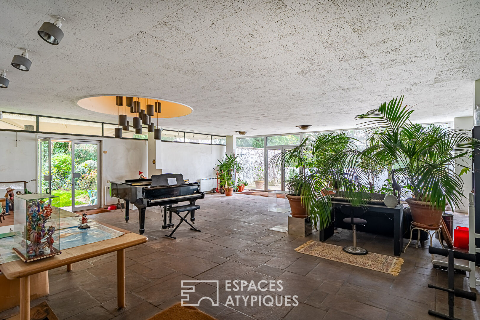 Agence immobilière de ESPACES ATYPIQUES Hauts de Seine