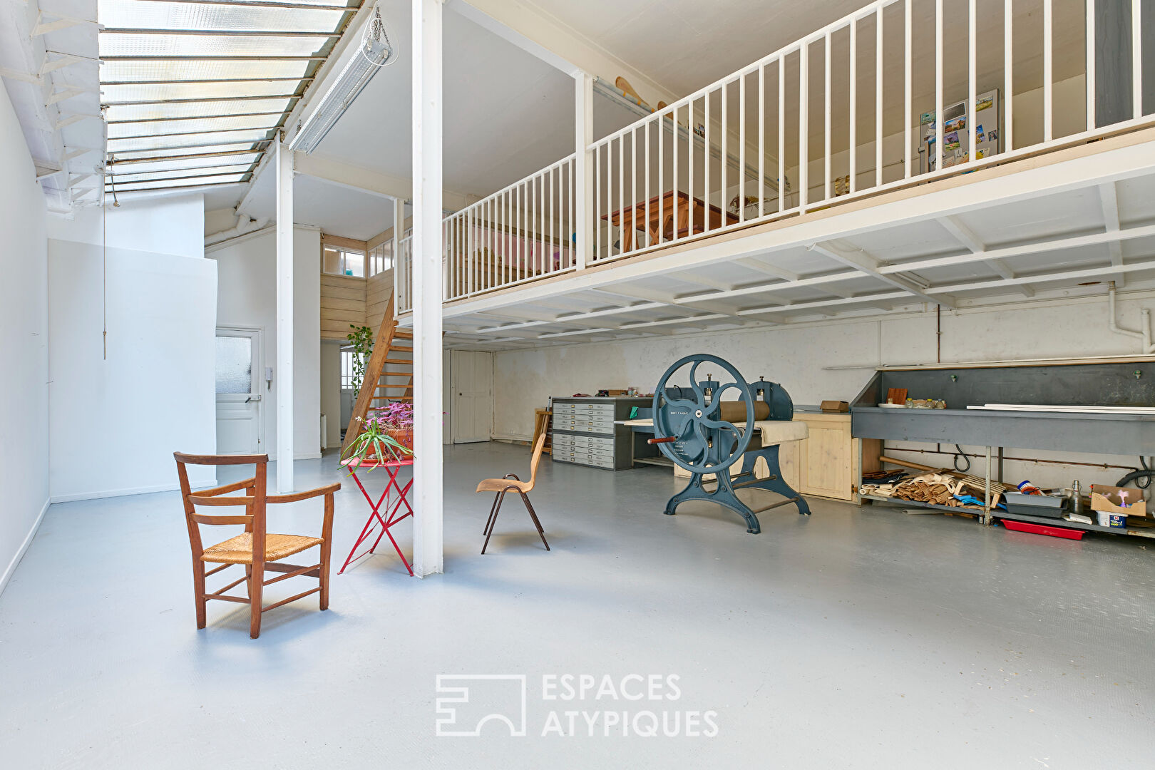 Agence immobilière de ESPACES ATYPIQUES PARIS