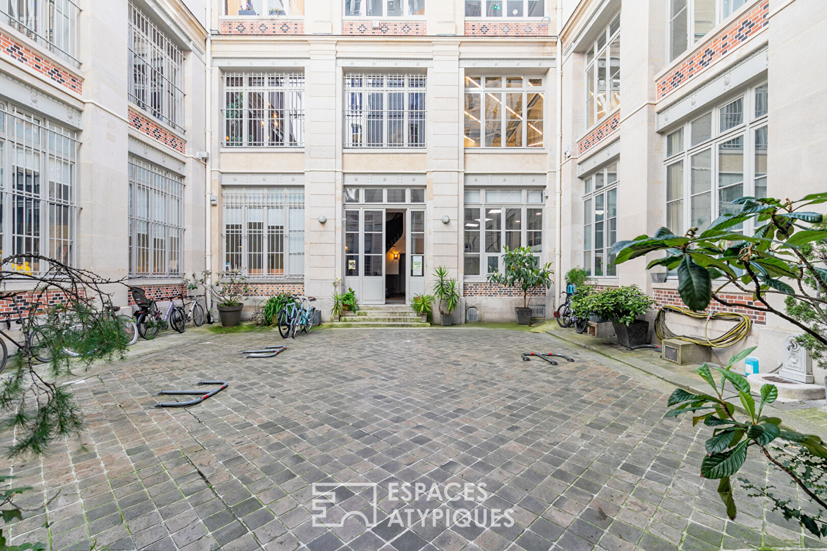 Agence immobilière de ESPACES ATYPIQUES PARIS