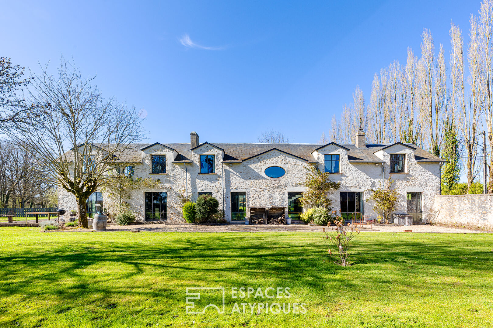 Agence immobilière de Espaces Atypiques Yvelines - ESPACES ATYPIQUES YVELINES