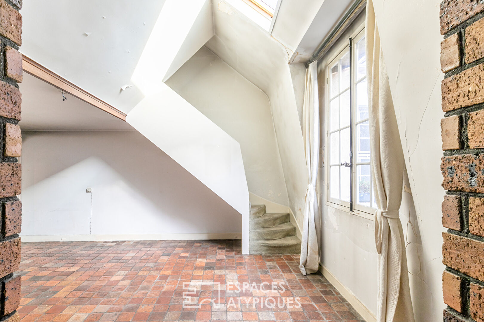 Agence immobilière de ESPACES ATYPIQUES PARIS