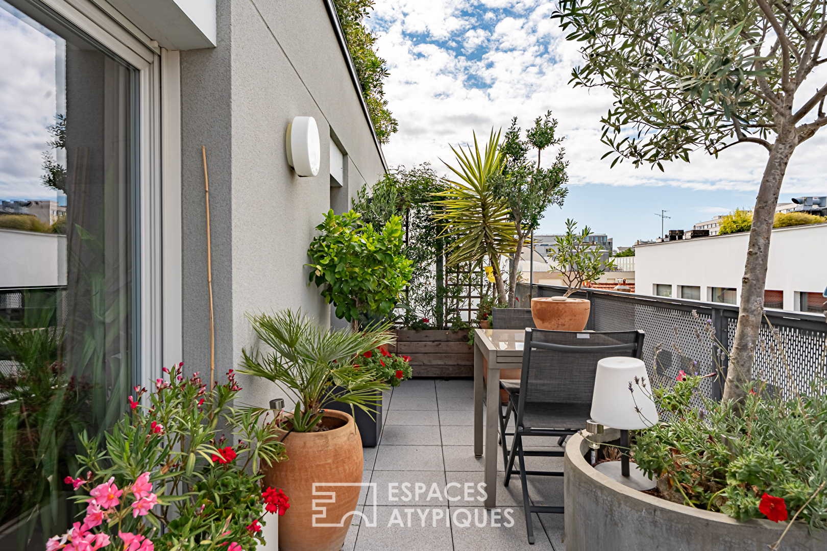 Agence immobilière de ESPACES ATYPIQUES Hauts de Seine