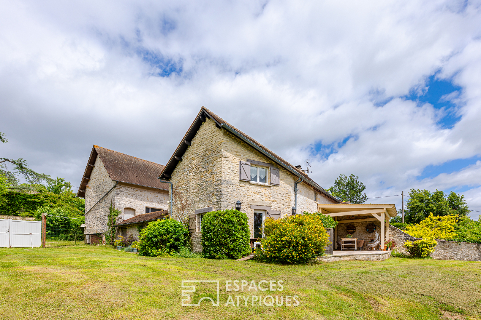 Agence immobilière de Espaces Atypiques Yvelines - ESPACES ATYPIQUES YVELINES