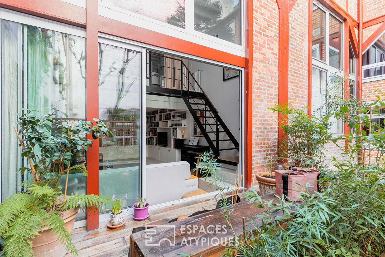 Agence immobilière de ESPACES ATYPIQUES PARIS