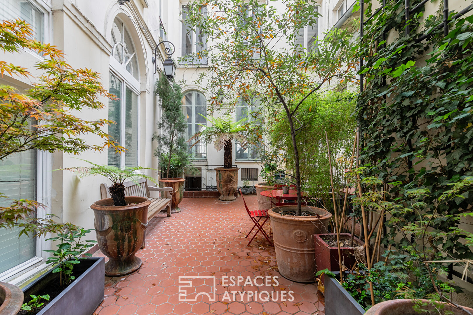 Agence immobilière de ESPACES ATYPIQUES PARIS