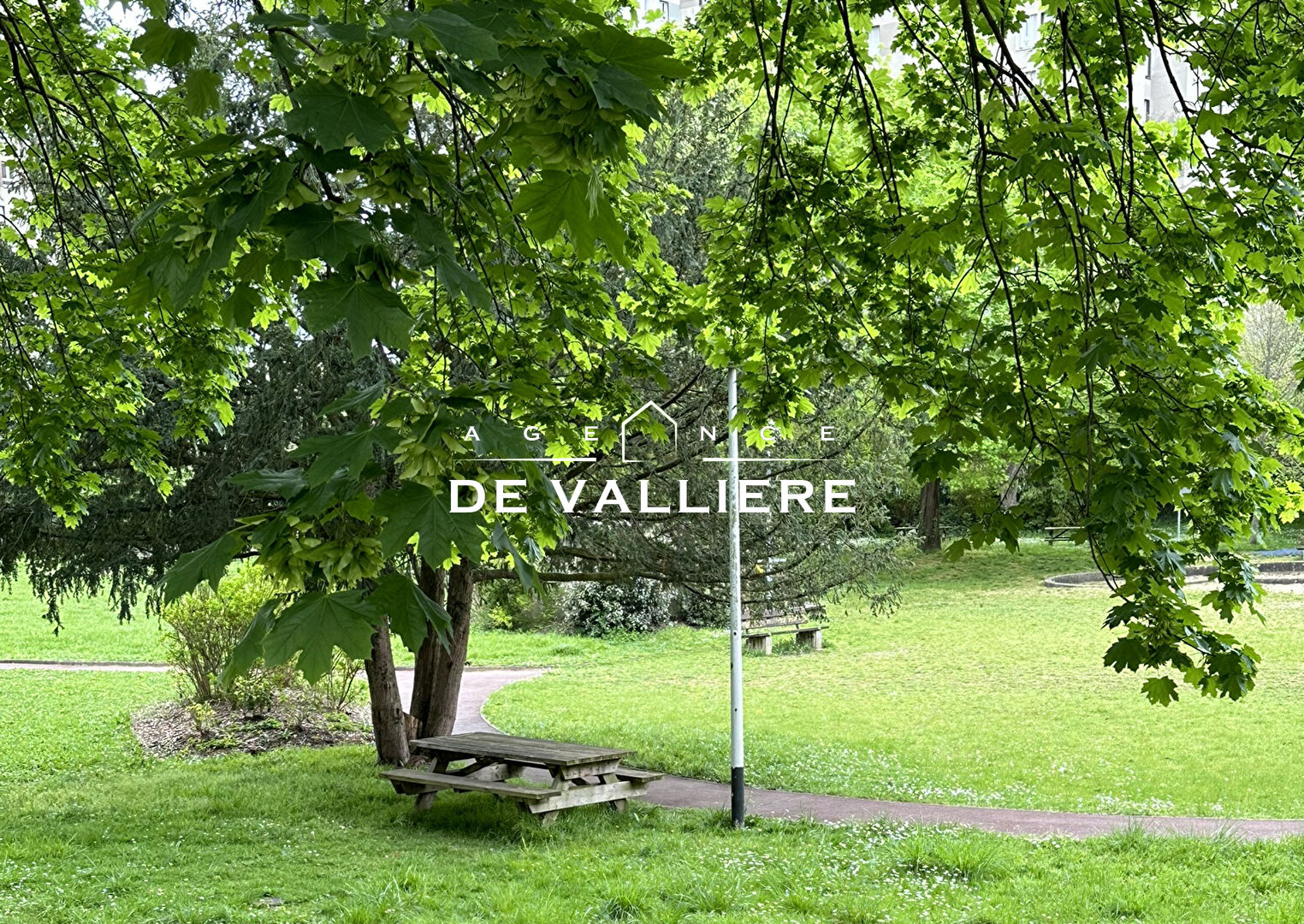 Photo NANTERRE image 1/6