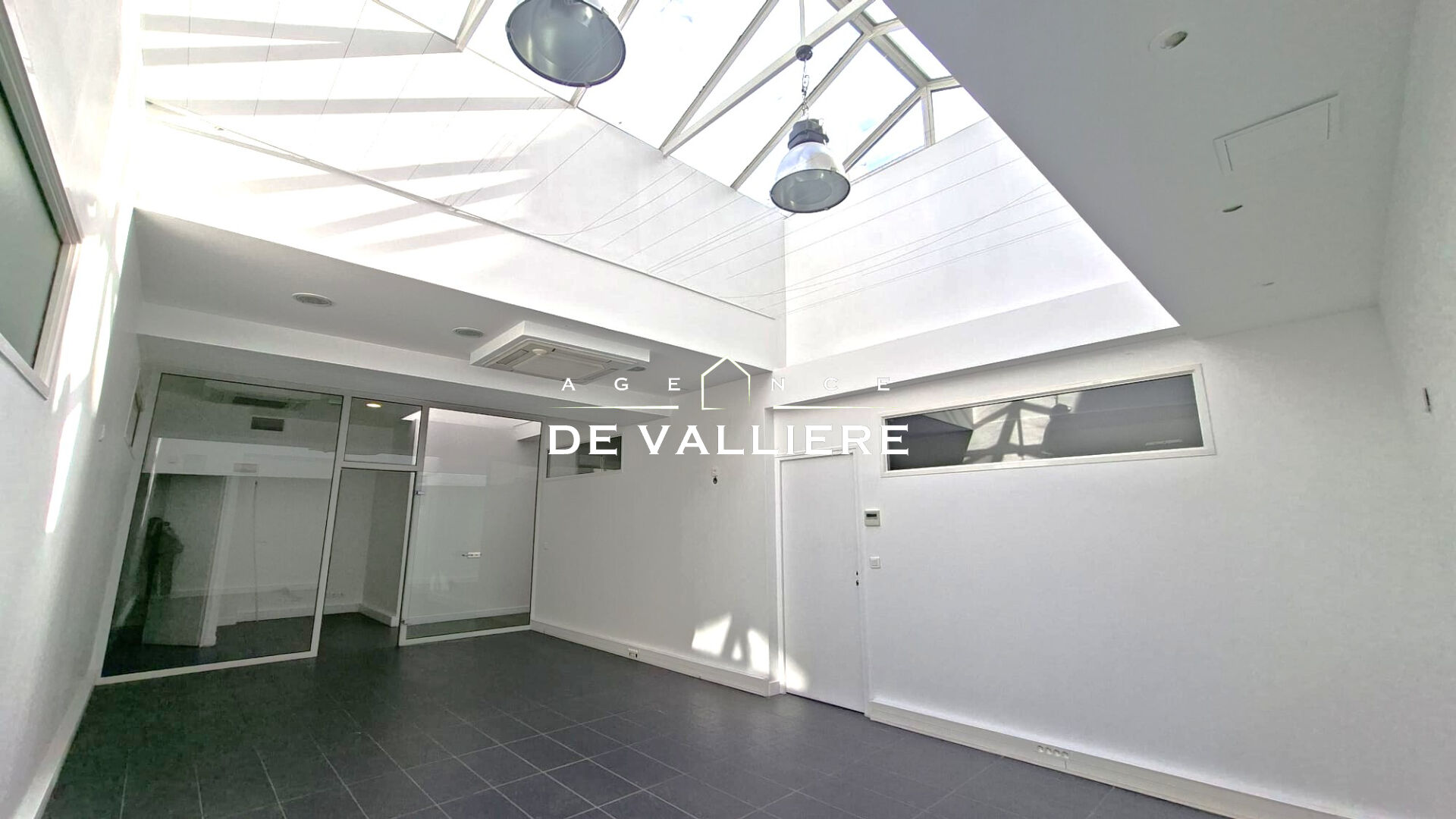 PUTEAUX Local commercial Puteaux 320 m2