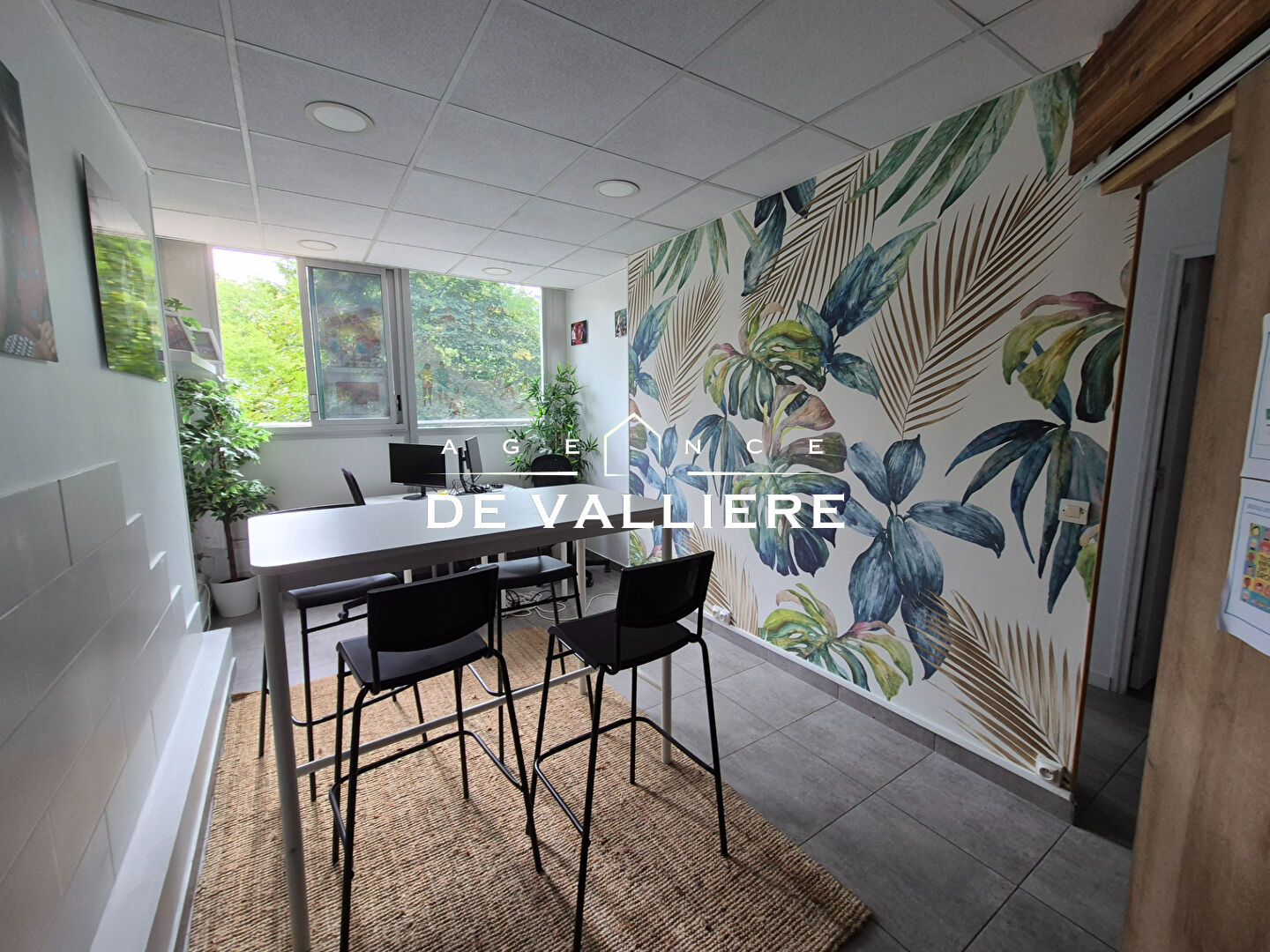 Photo Local Commercial de 57 m² - Quartier Dynamique - Nanterre Préfecture image 2/6