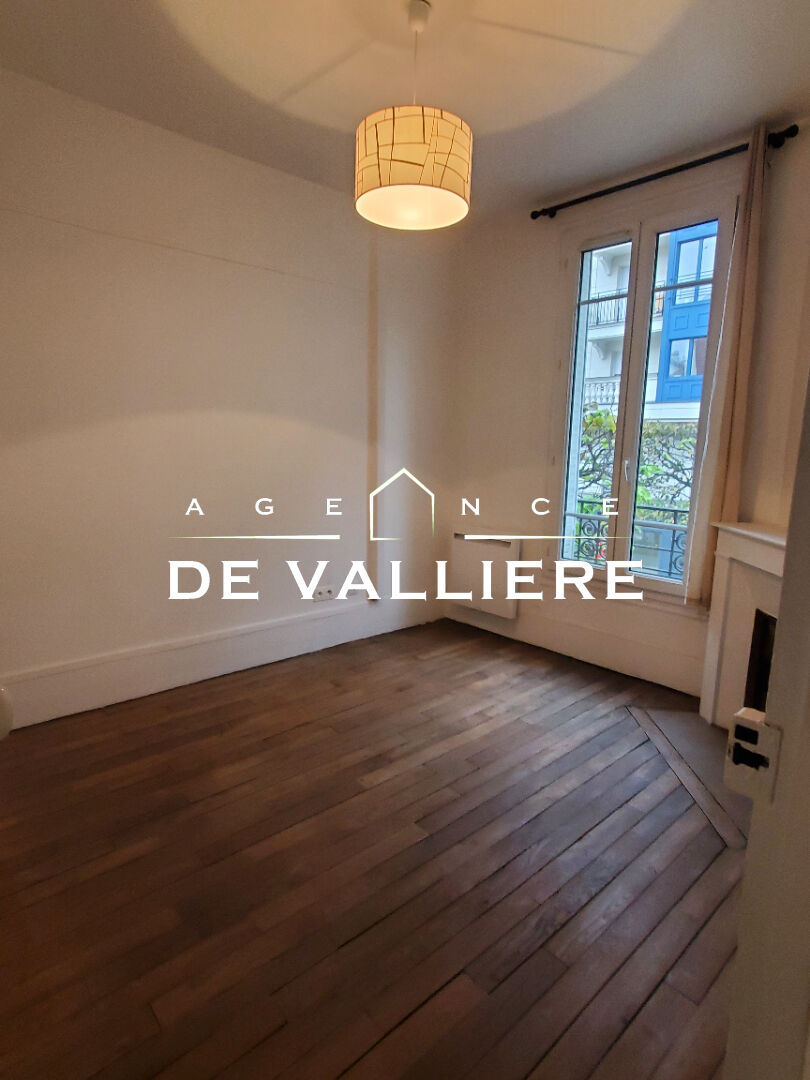 Photo BUREAUX Puteaux 55 m2 image 1/3