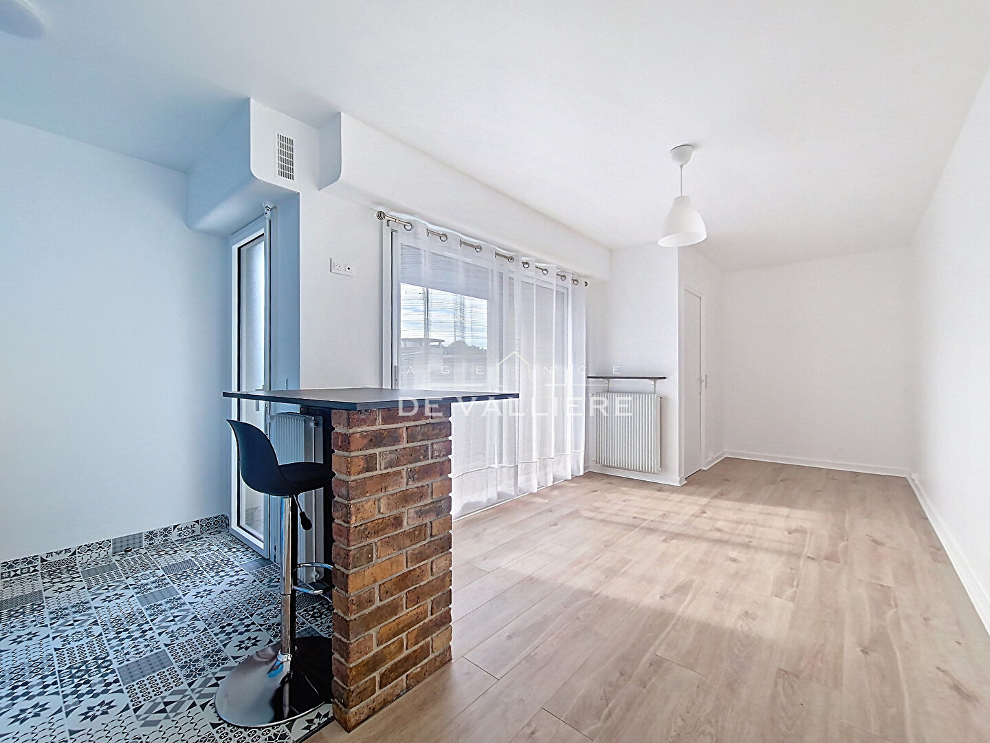 Rueil-Malmaison  STUDIO HYPER CENTRE 1 pièce(s) 24 m2 balcon, cave et parking