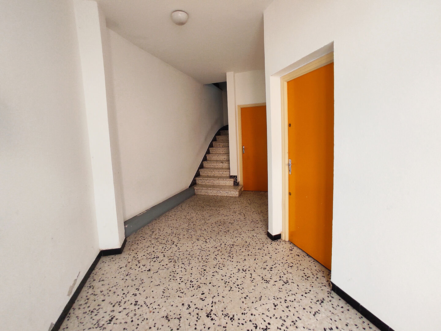 Photo IMMMEUBLE DE RAPPORT - BOURG MADAME image 3/6