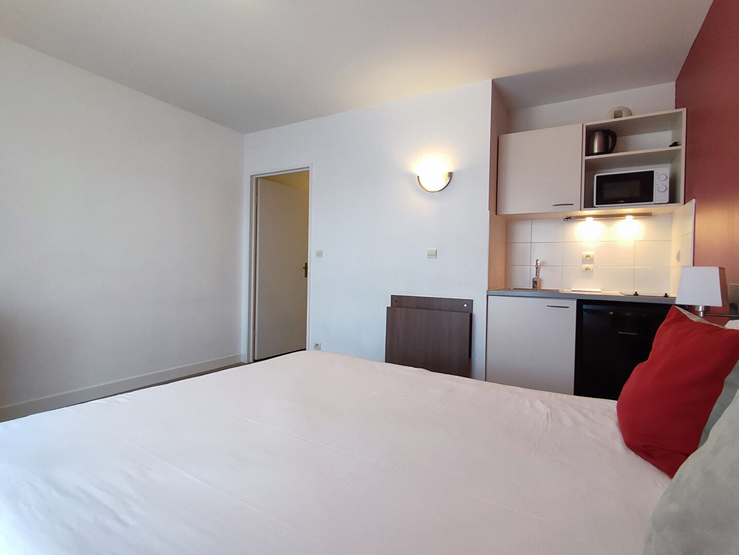 Photo CASTILLET Appartement Studio meublé 1 pièce(s) + balcon image 2/6