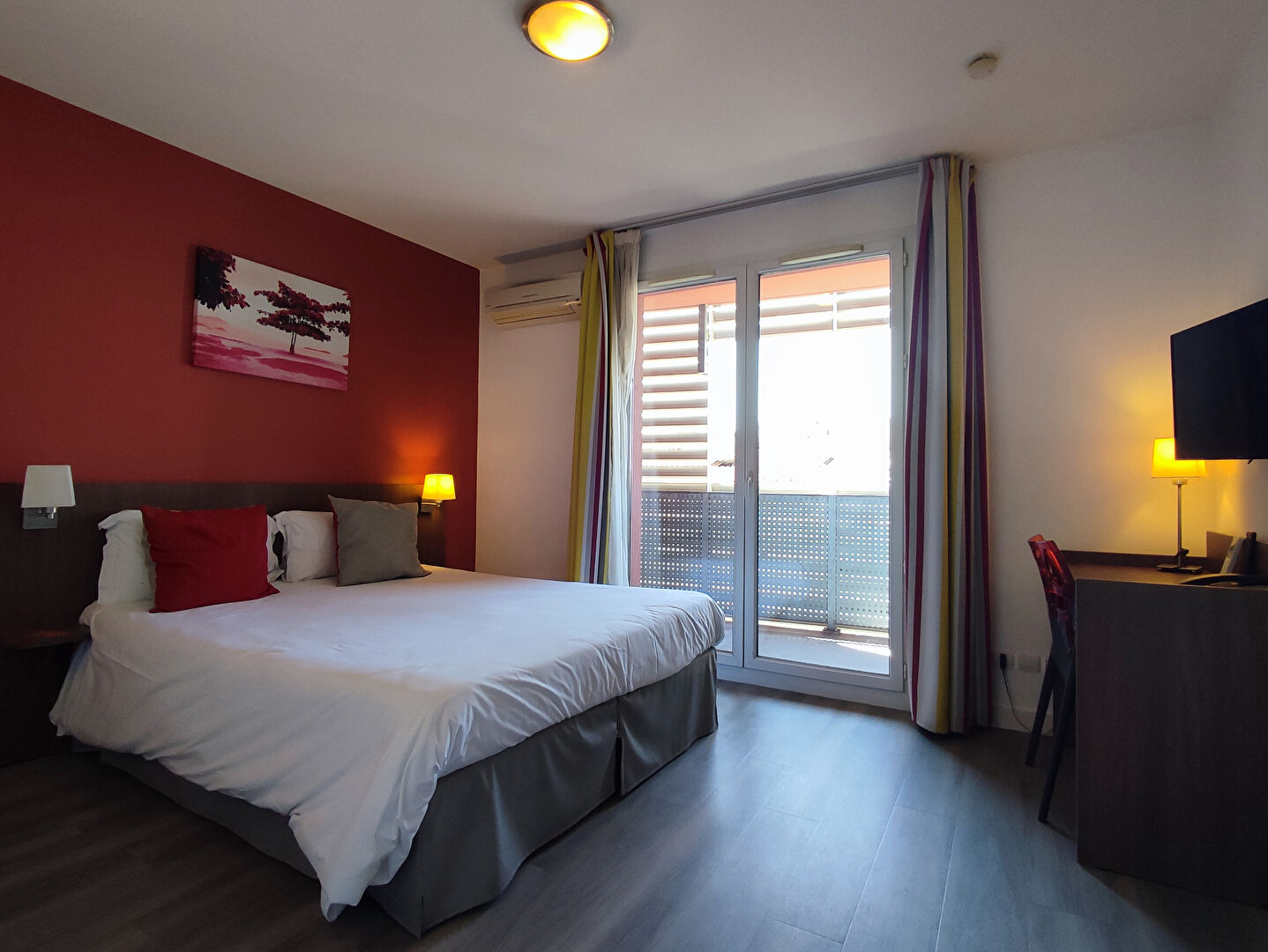 Photo CASTILLET Appartement Studio meublé 1 pièce(s) + balcon image 3/6