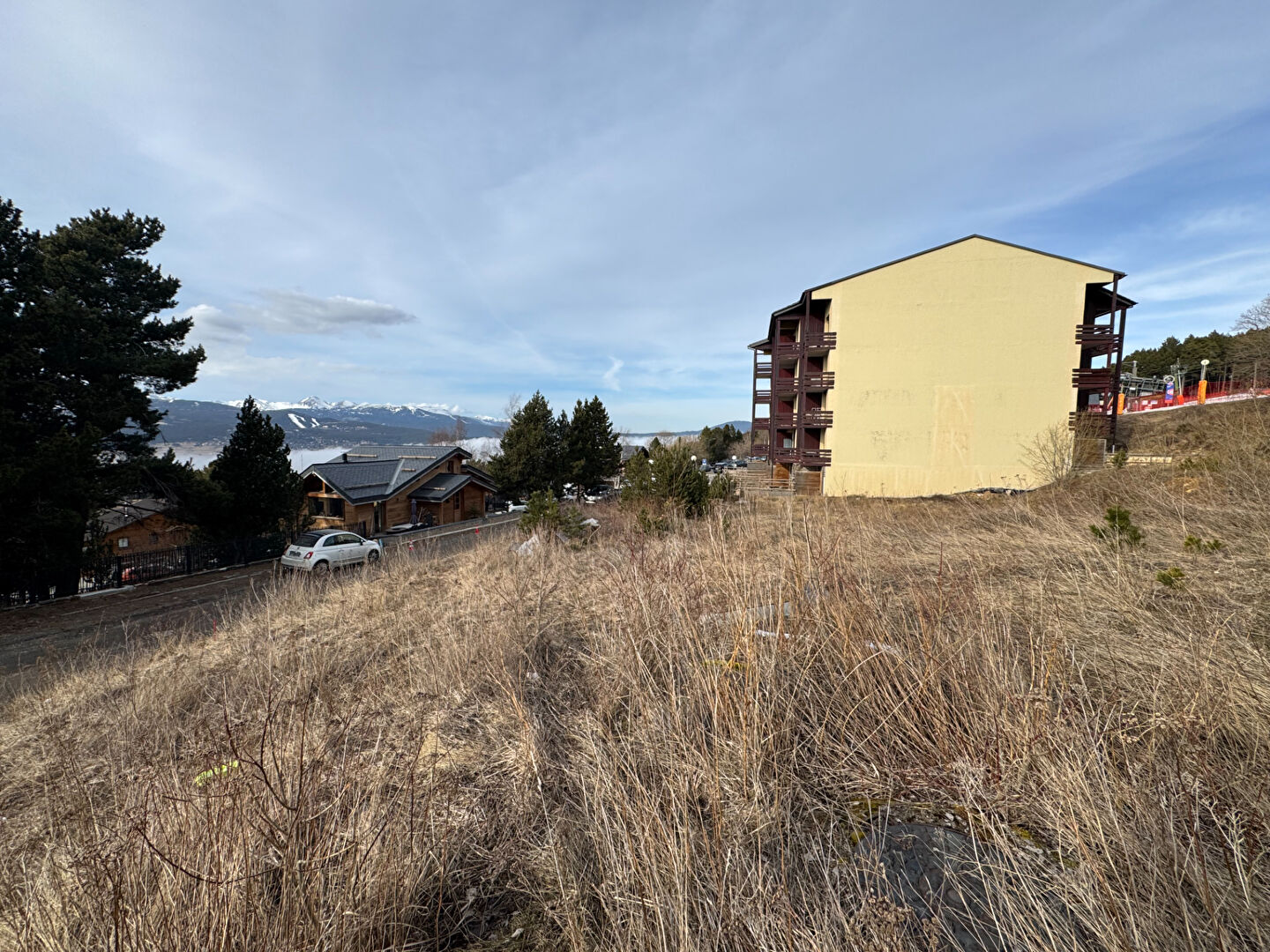 Photo Terrain pied de pistes - EYNE STATION image 2/4