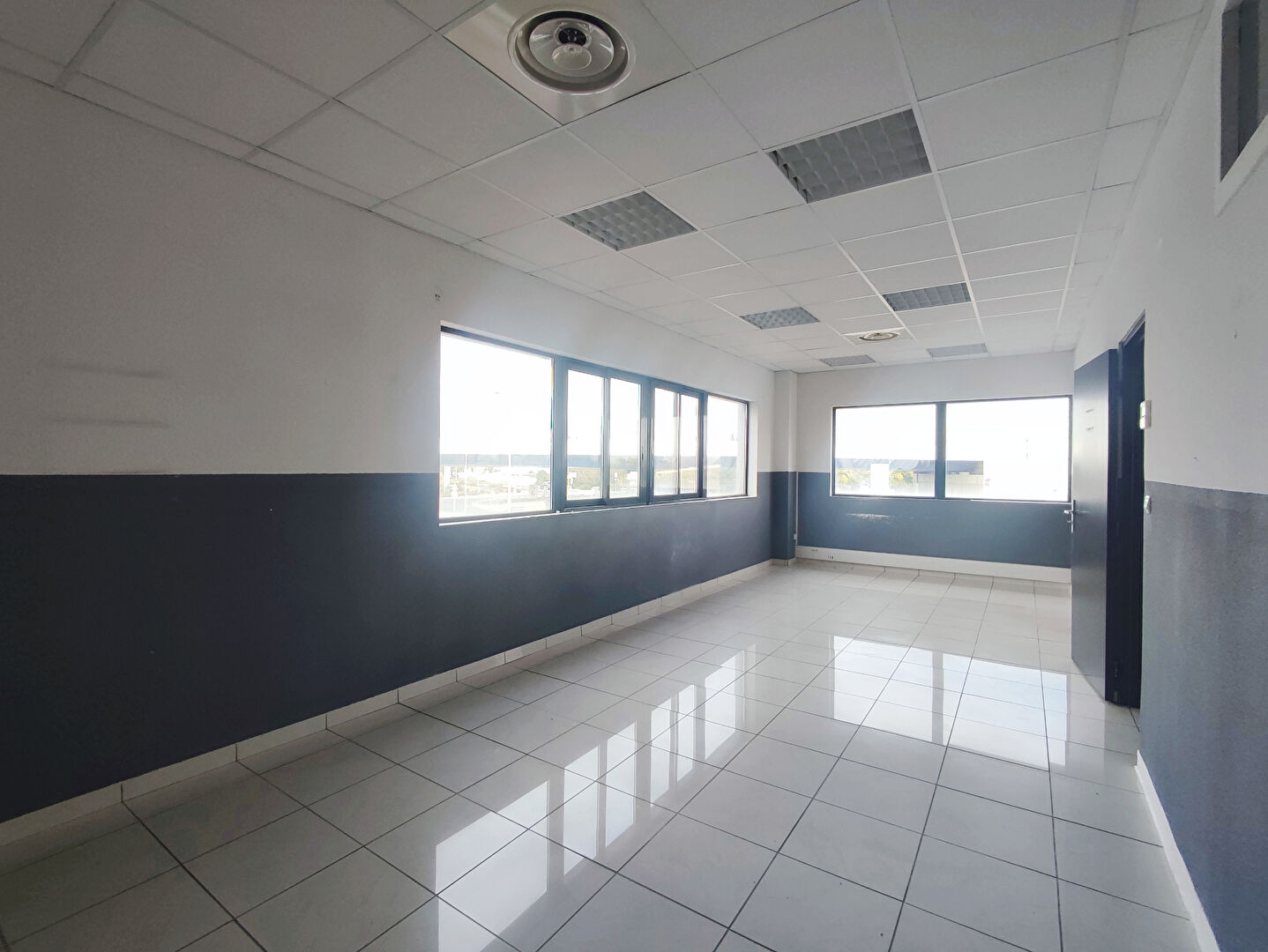 Local Professionnel/bureau - Canohes 314 m2