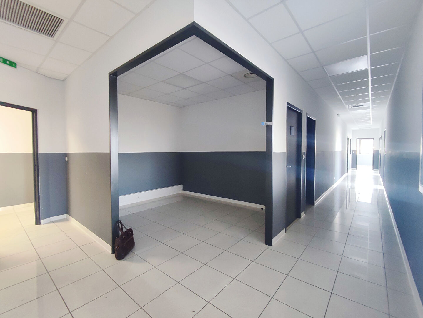 Photo Local Professionnel/bureau - Canohes 314 m2 image 4/5