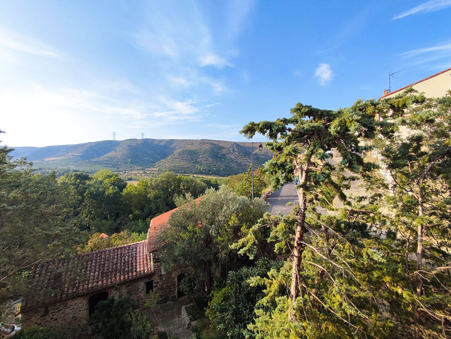 LATOUR DE FRANCE , Maison de village de 6 pièces + garage