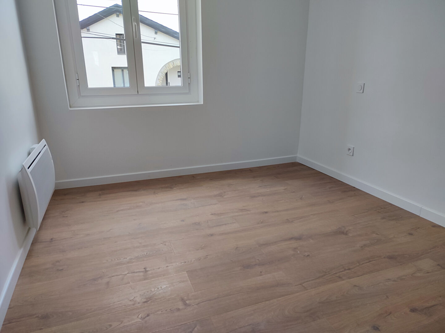 Photo Appartement 4 pièces entièrement rénové image 4/6