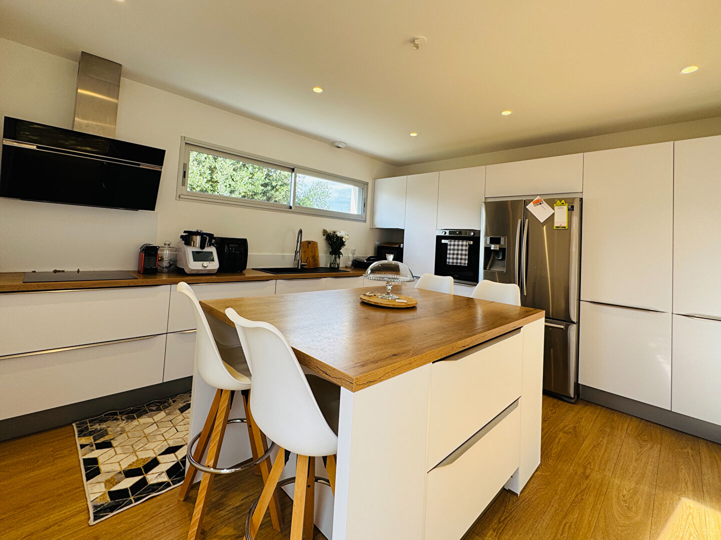 Photo Maison contemporaine toit terrasse, 4 suites, Jardin arboré avec piscine image 6/6