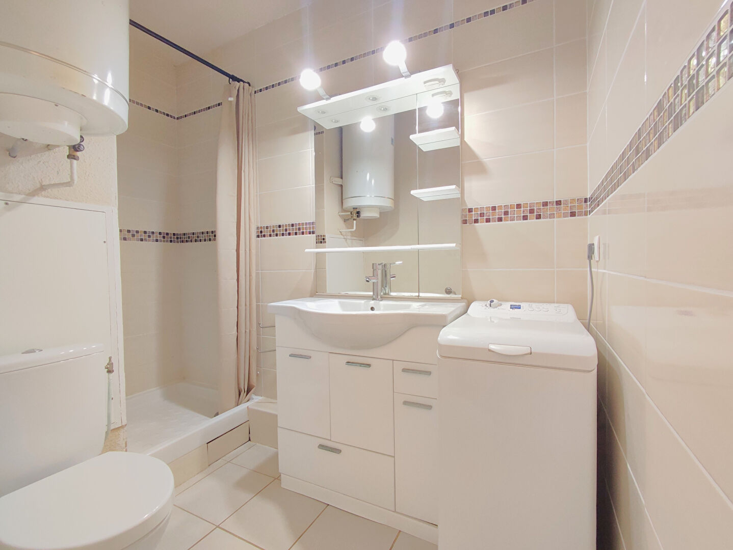 Photo Appartement 2 Pièces avec Terrasse Vue Chenal Plein Sud + Parking image 3/6