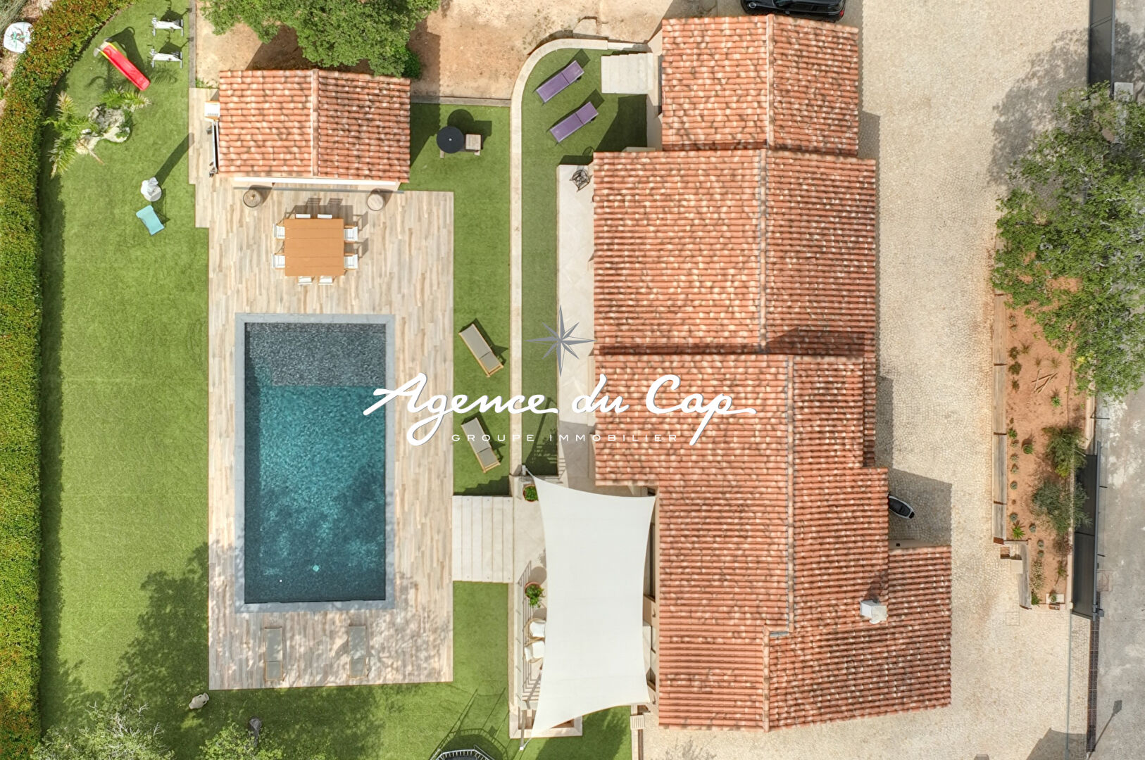 Photo VILLA 5 PIECES RENOVÉE PLAIN PIED AVEC PISCINE POOL HOUSE QUARTIER VALESCURE A SAINT RAPHAEL image 4/6