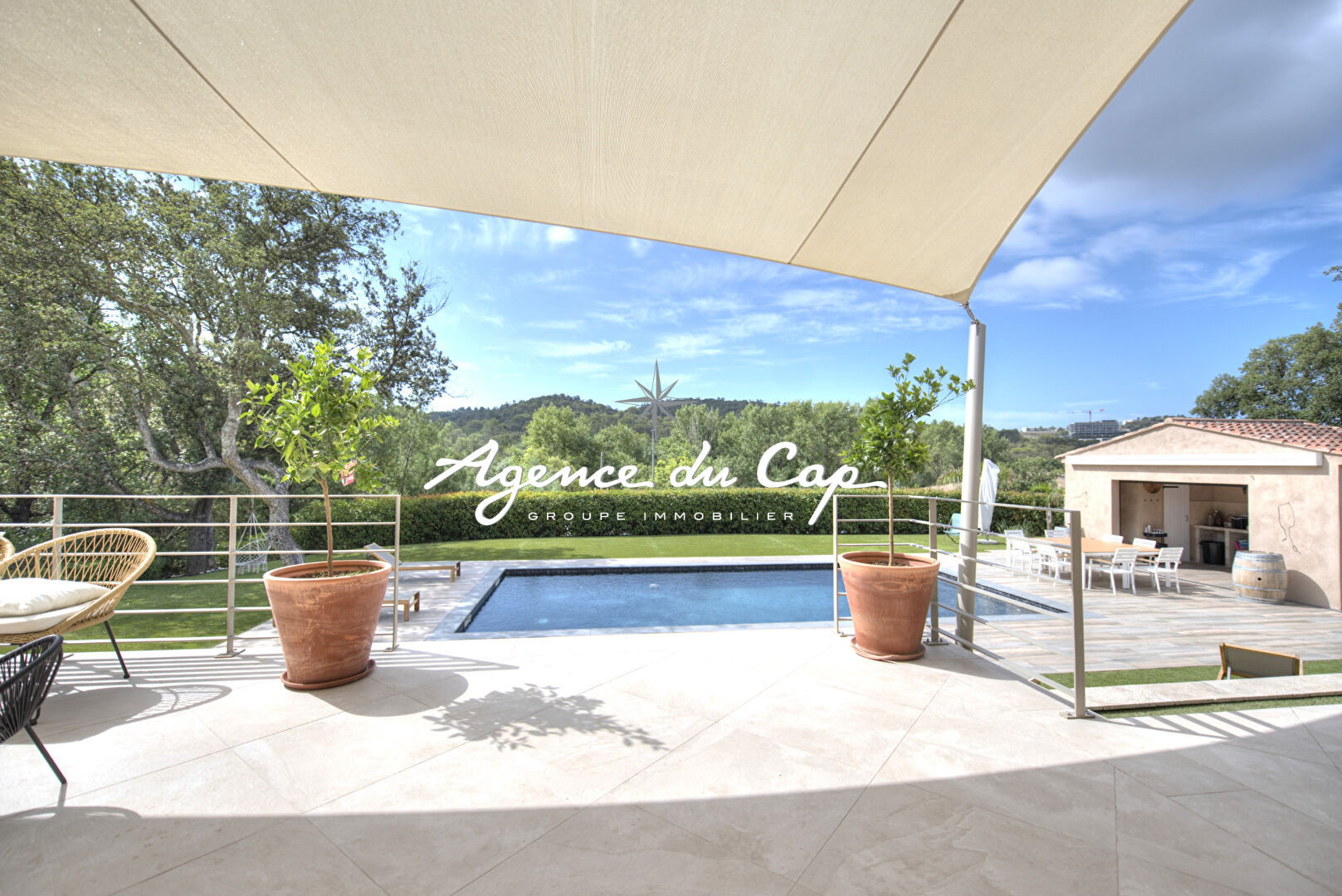 Photo VILLA 5 PIECES RENOVÉE PLAIN PIED AVEC PISCINE POOL HOUSE QUARTIER VALESCURE A SAINT RAPHAEL image 5/6