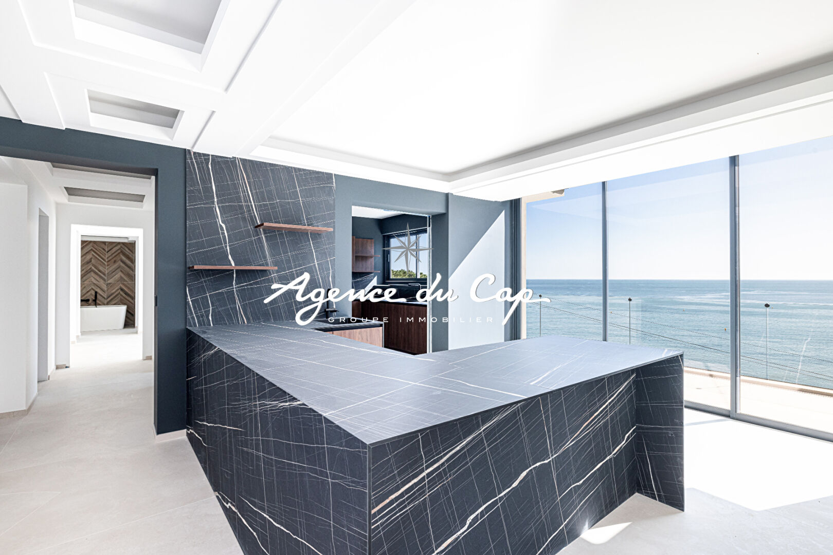 Photo VILLA D'EXCEPTION VUE MER DANS DOMAINE PRIVÉ AUX PORTES DE MONACO PISCINE PRIVATIVE GARAGE A CAP D'AIL image 3/6