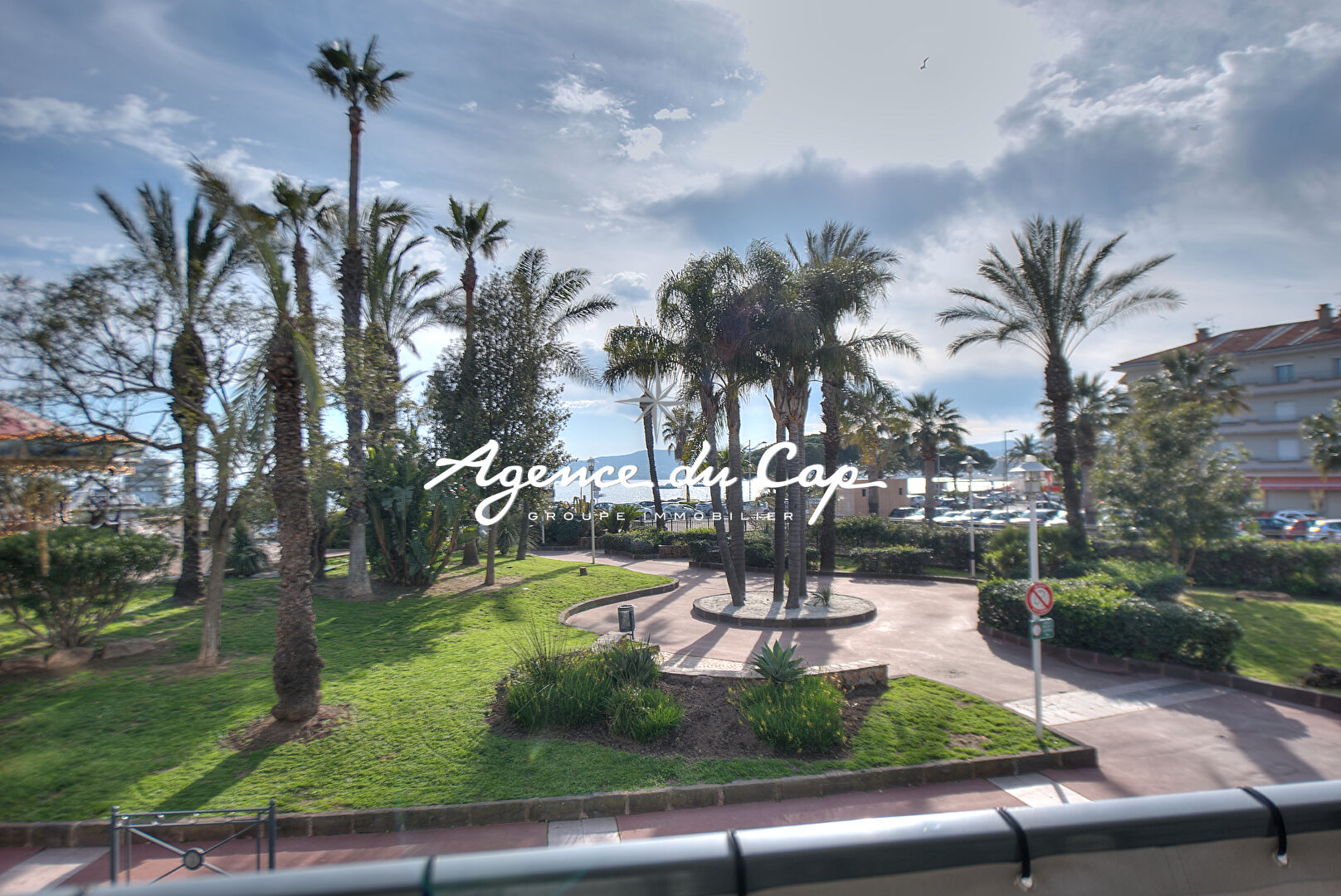Photo SAINT RAPHAEL BORD DE MER APPARTEMENT 3 pièce(s) 88 m2 VUE MER image 3/6