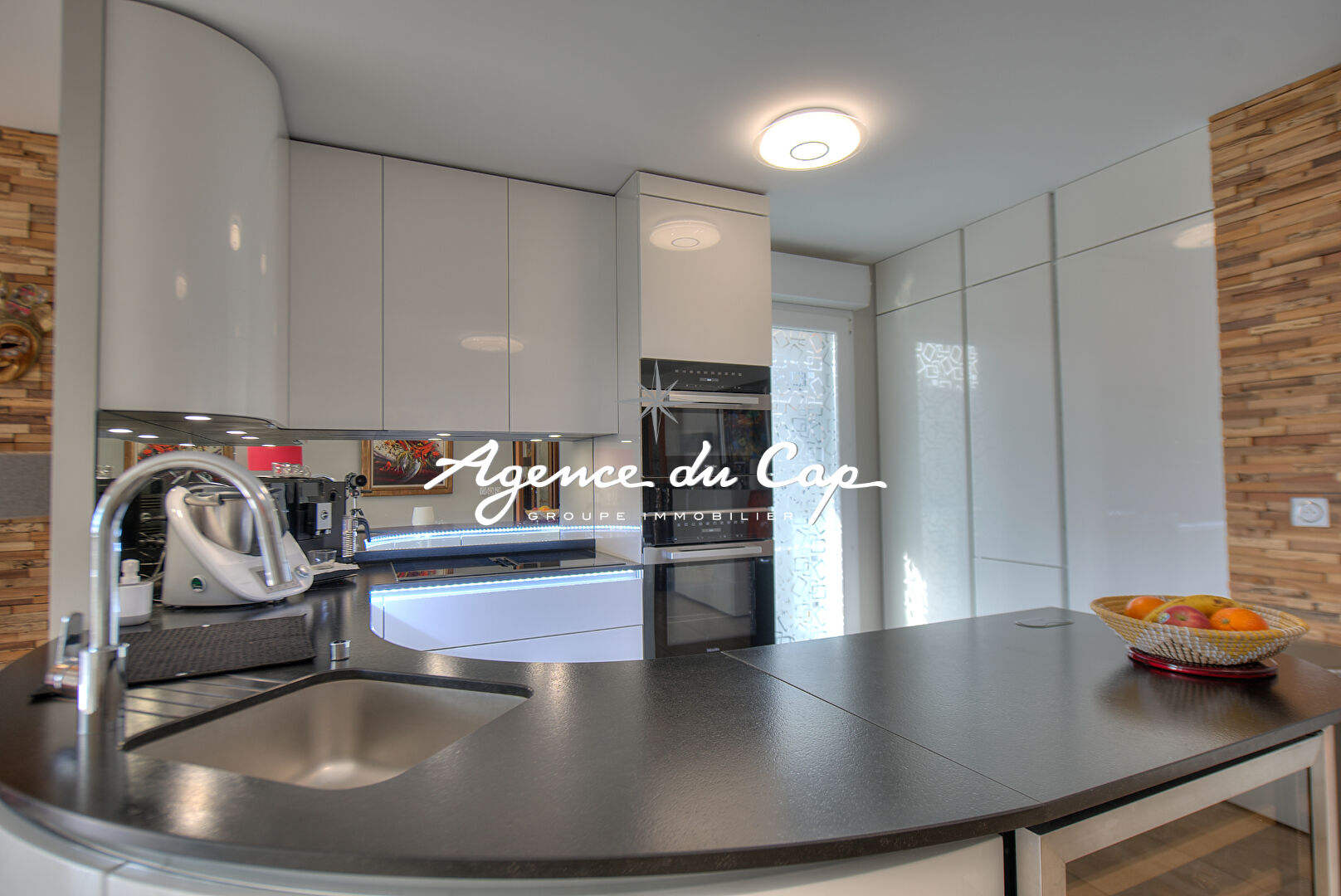 Photo SAINT RAPHAEL BORD DE MER APPARTEMENT 3 pièce(s) 88 m2 VUE MER image 4/6