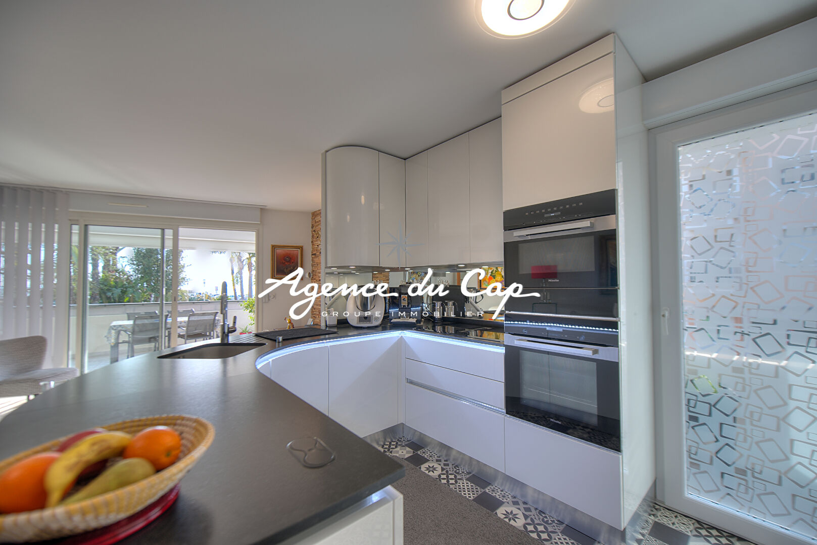 Photo SAINT RAPHAEL BORD DE MER APPARTEMENT 3 pièce(s) 88 m2 VUE MER image 6/6