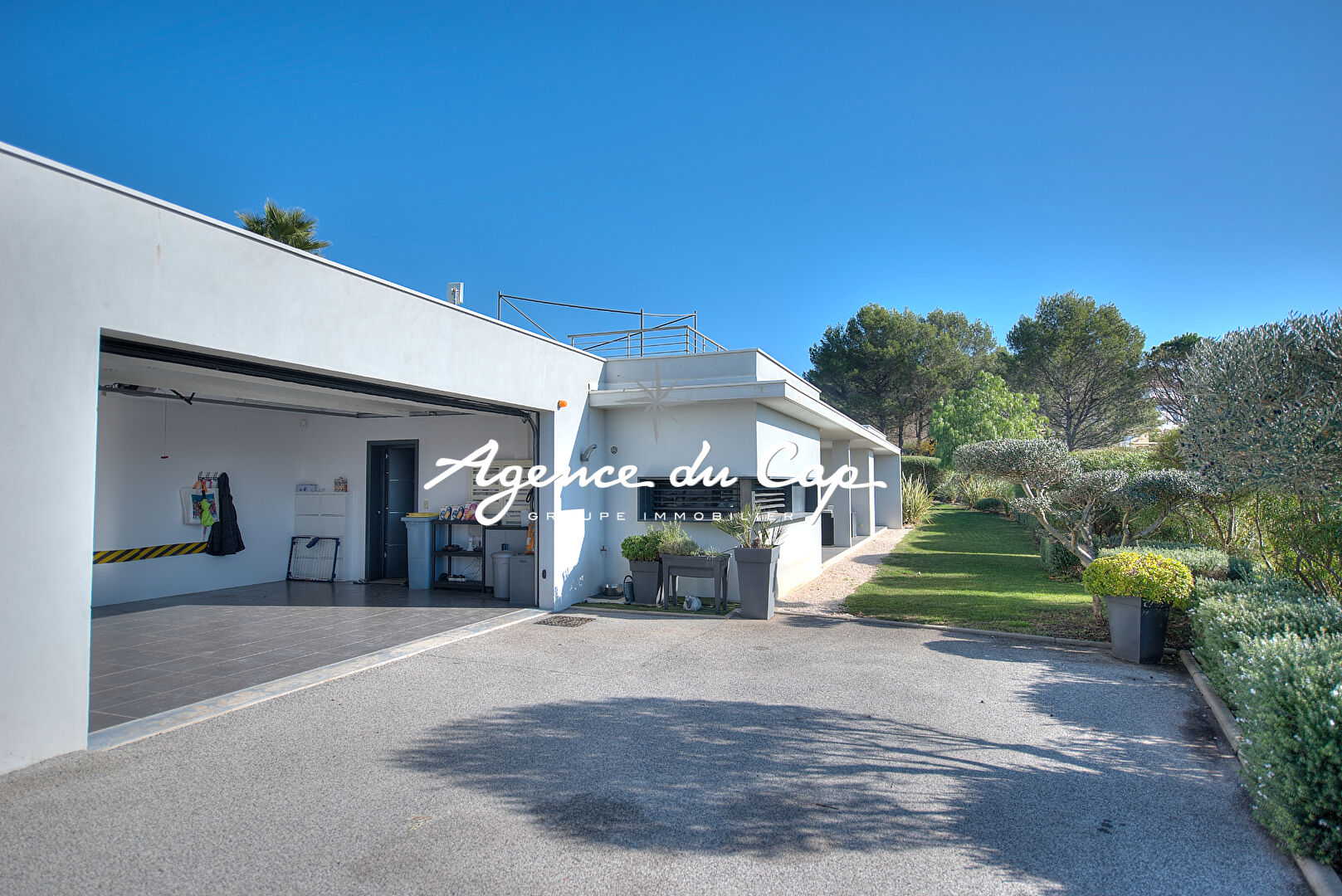 Photo **SOUS COMPROMIS**   SAINT RAPHAEL VALESCURE VILLA CONTEMPORAINE 7 PIECES 216M² PISCINE image 5/6