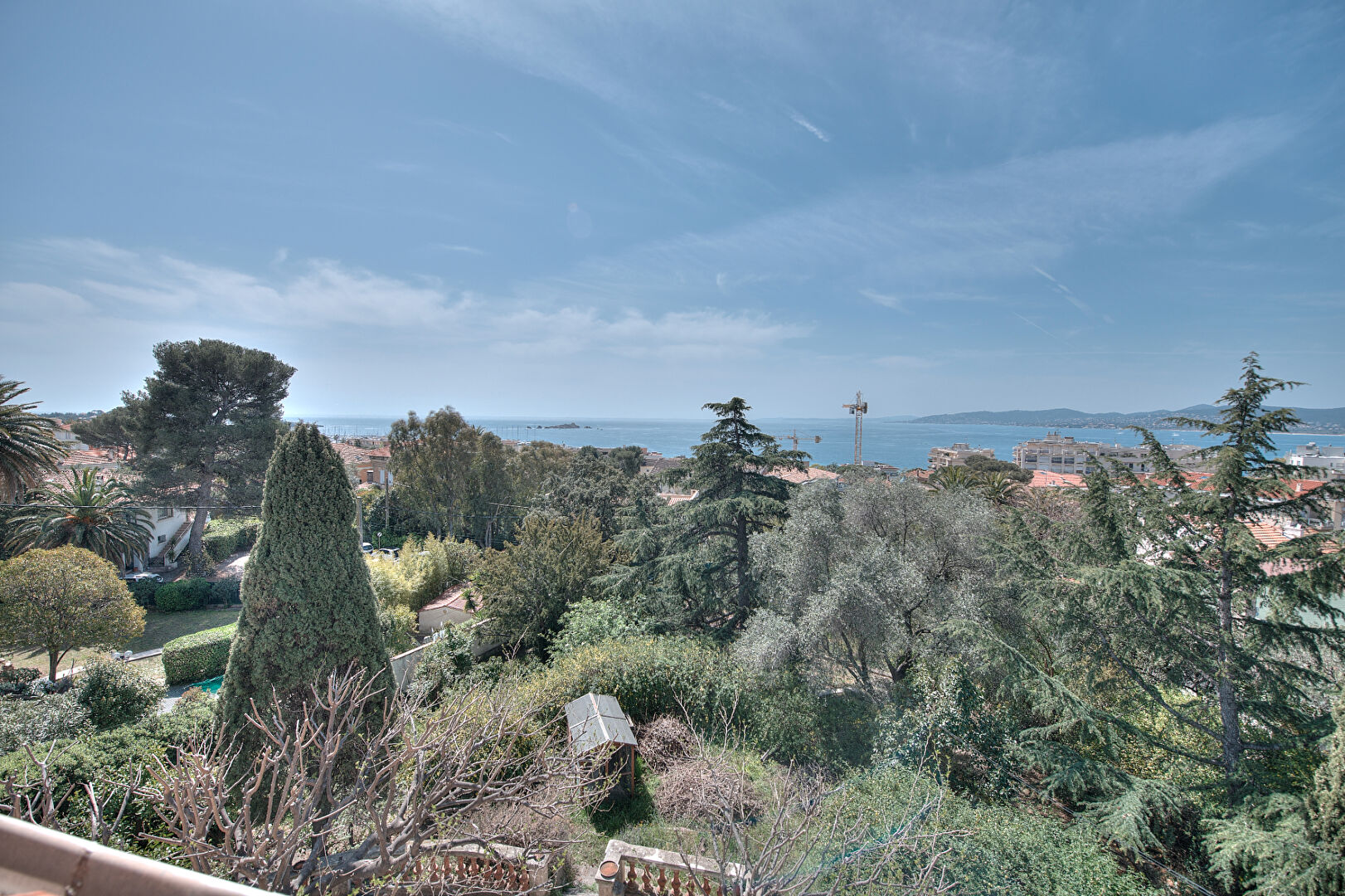 Photo VILLA BELLE ÉPOQUE  AVEC VUE MER A RENOVER PROCHE CENTRE VILLE ET PLAGES A PIED A SAINT RAPHAEL image 1/6