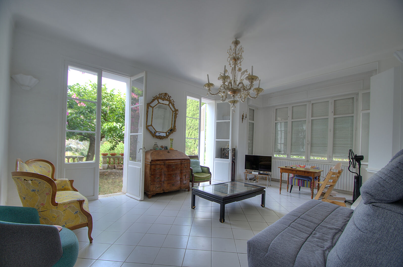 Photo VILLA BELLE ÉPOQUE  AVEC VUE MER A RENOVER PROCHE CENTRE VILLE ET PLAGES A PIED A SAINT RAPHAEL image 2/6