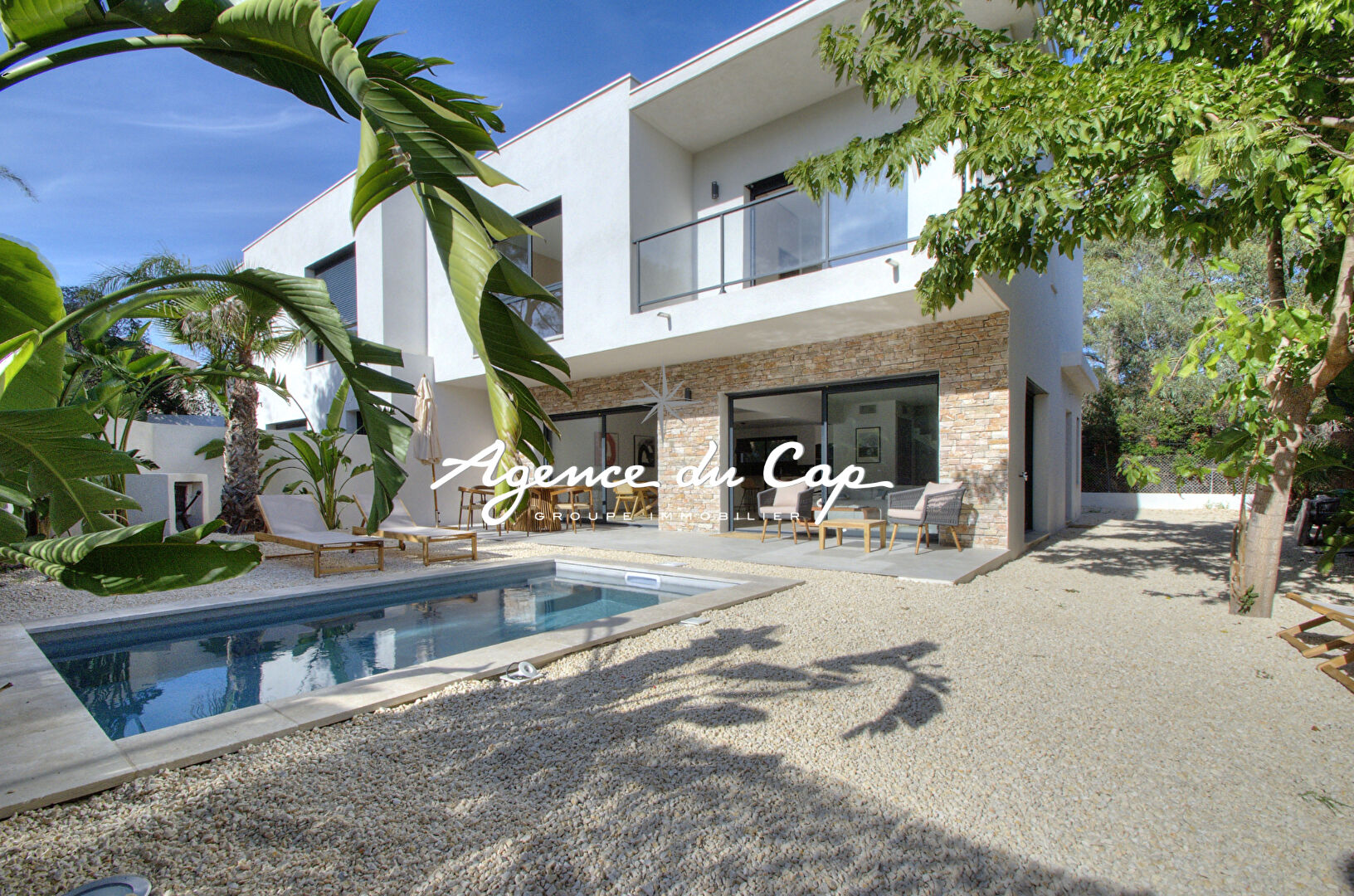 VILLA CONTEMPORAINE 4 PIECES AVEC PISCINE AU CALME A SAINT RAPHAEL PROCHE MER