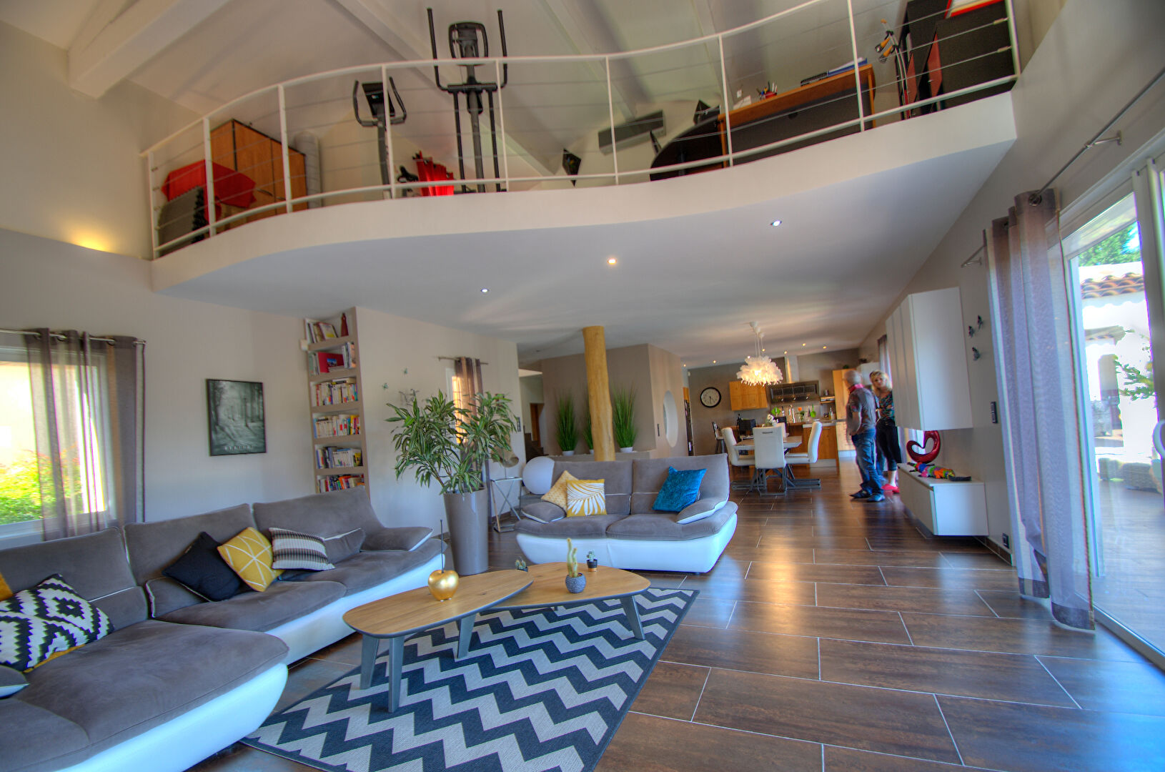 Photo VILLA 6 PIECES AMBIANCE CONTEMPORAINE DOMAINE PRIVÉ SECURISÉ AVEC PISCINE PRIVATIVE ET GARAGE image 3/6