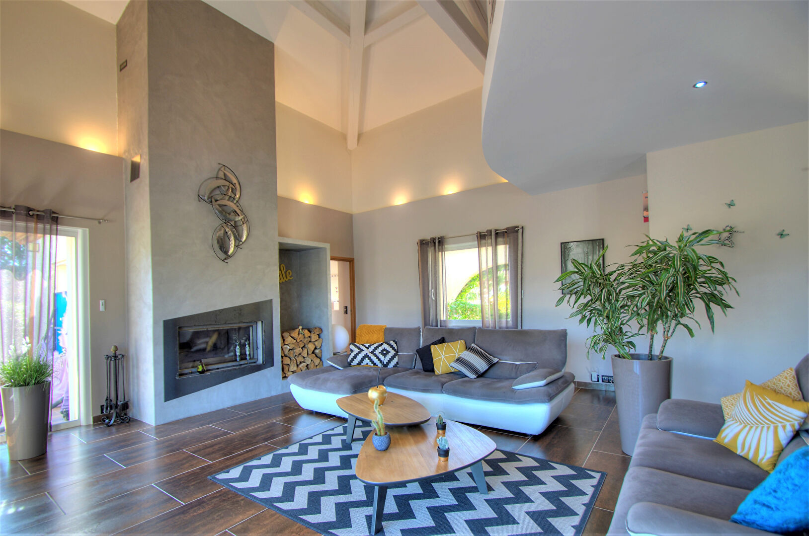 Photo VILLA 6 PIECES AMBIANCE CONTEMPORAINE DOMAINE PRIVÉ SECURISÉ AVEC PISCINE PRIVATIVE ET GARAGE image 5/6