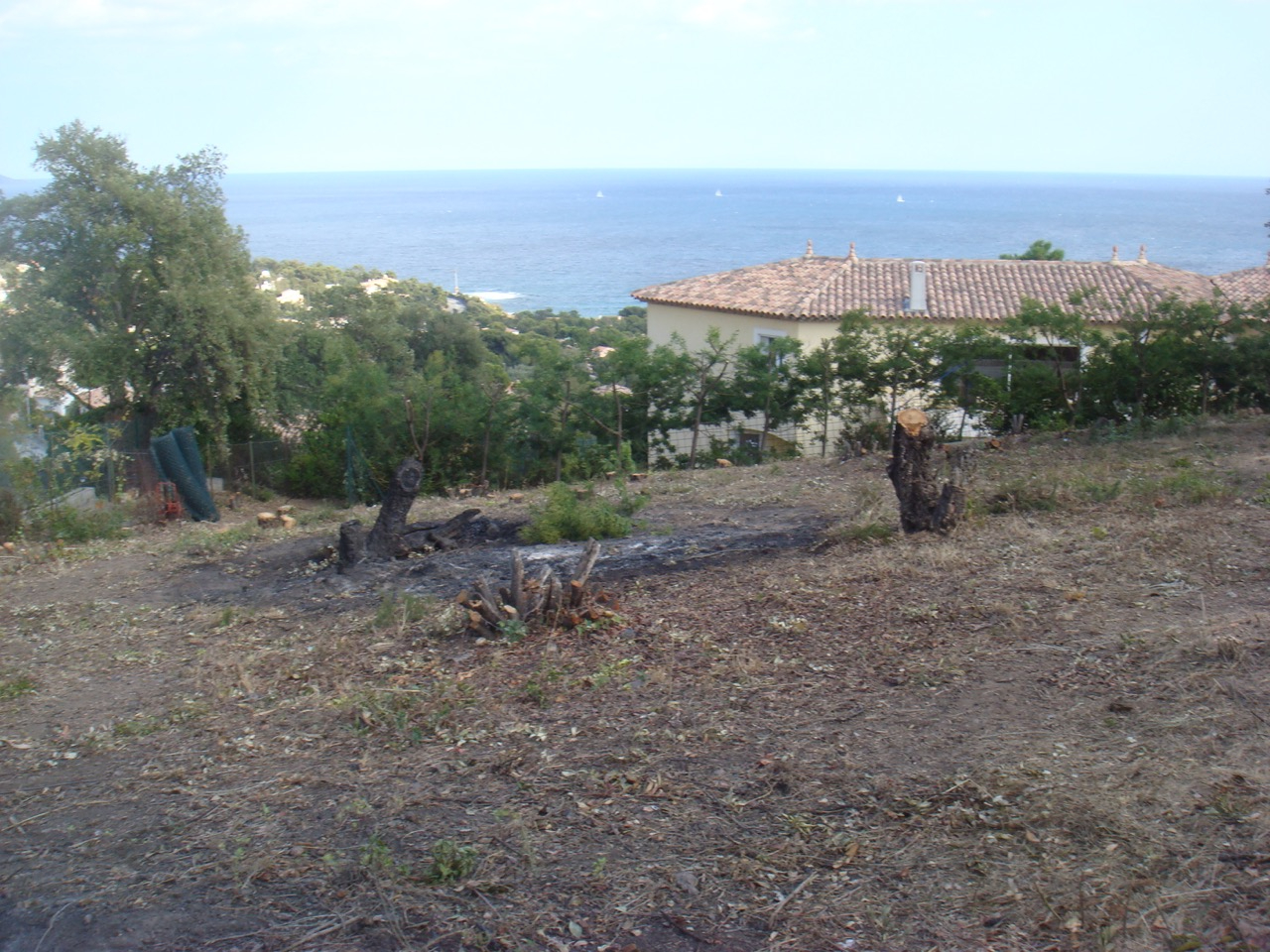 Photo À VENDRE TERRAIN CONSTRUCTIBLE DE 1826M² AVEC VUE MER, AUX ISSAMBRES PROCHE MER image 5/6