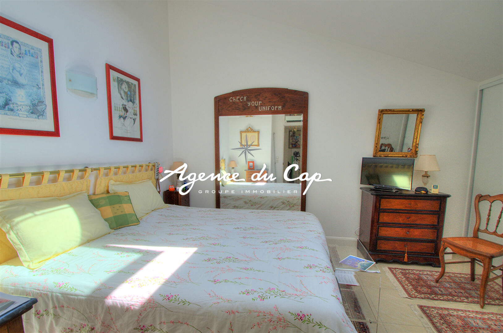 Photo A VENDRE APPARTEMENT T2 FACE AU VIEUX PORT EN DERNIER ETAGE DANS RESIDENCE RECENTE AVEC GARAGE A SAINT RAPHAEL image 4/6