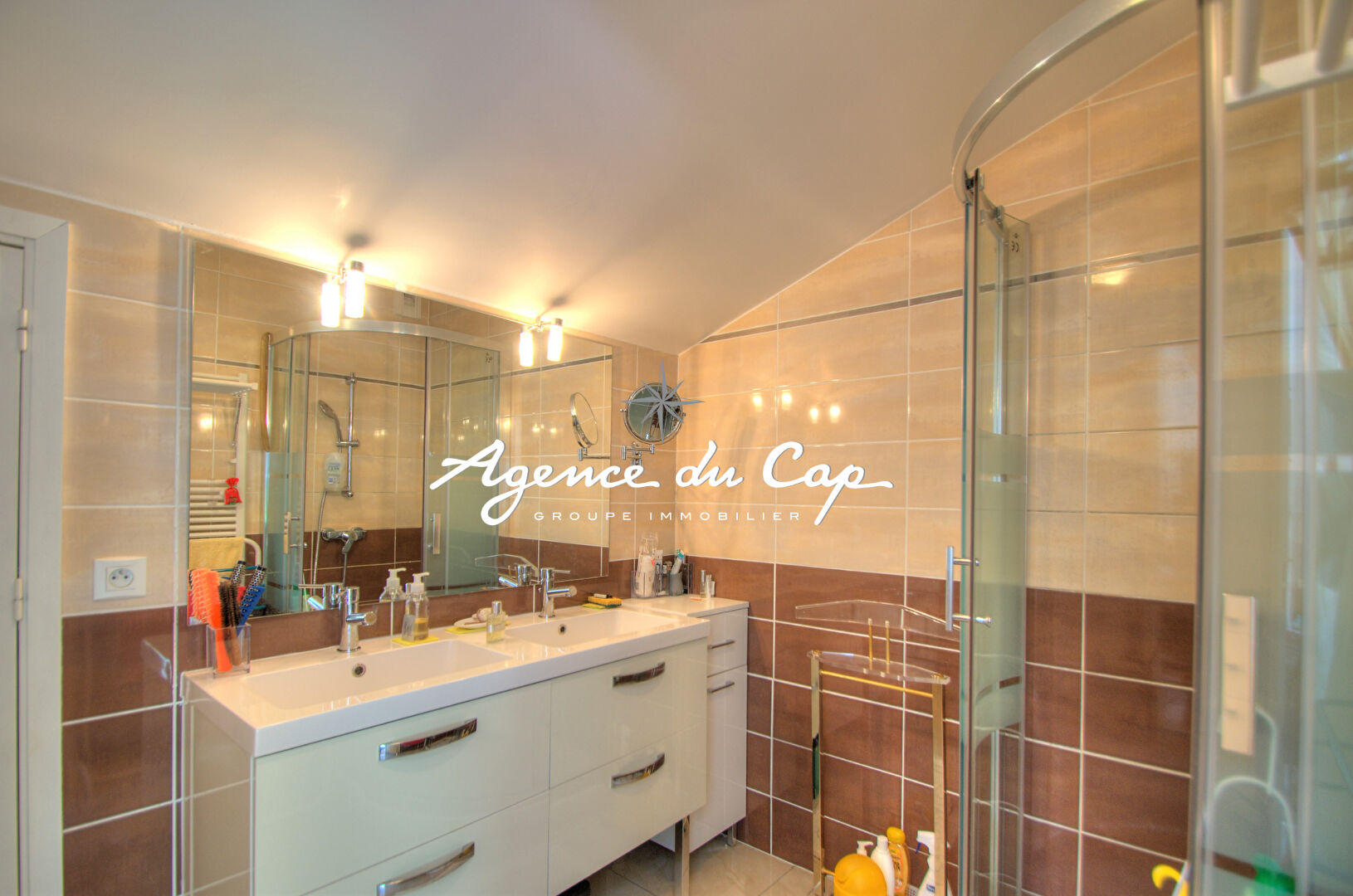 Photo A VENDRE APPARTEMENT T2 FACE AU VIEUX PORT EN DERNIER ETAGE DANS RESIDENCE RECENTE AVEC GARAGE A SAINT RAPHAEL image 6/6
