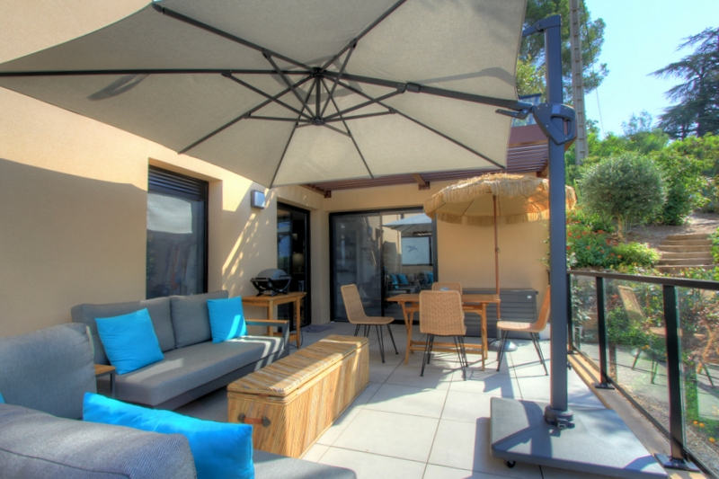 APPARTEMENT T2 DE 53M² À VENDRE AVEC PARKING EN SOUS-SOL ET CAVE, SITUÉ DANS UNE RÉSIDENCE RÉCENTE, À PIED DES PLAGES ET DES COMMERCES DES ISSAMBRES