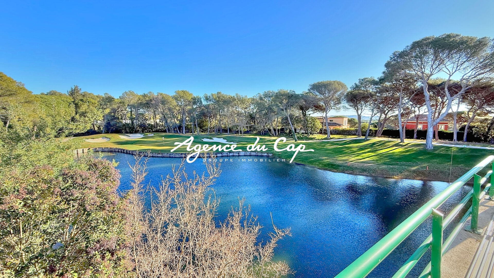 APPARTEMENT4 PIECES DERNIER ETAGE AVEC VUE SUR LE GOLF  ET GARAGE PARKINGSAINT-RAPHAEL VALESCURE